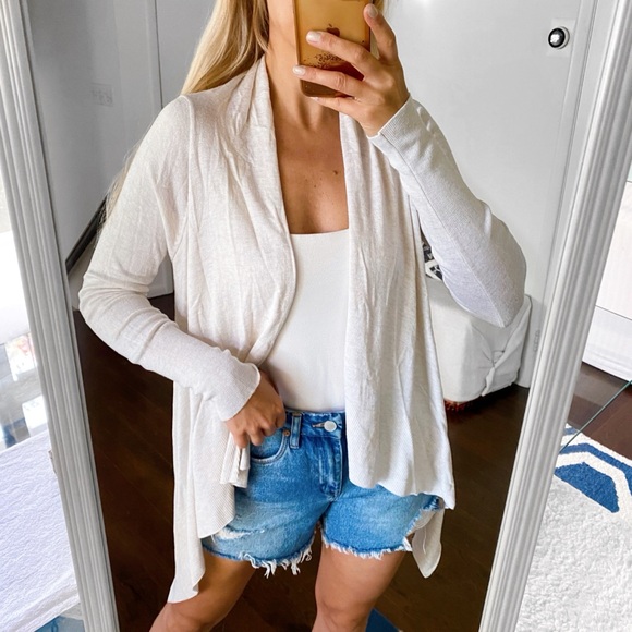 🐚 UP2FASHION OATMEAL IVORY ASYMMETRICAL CARDIGAN SWEATER! - Picture 2 of 10